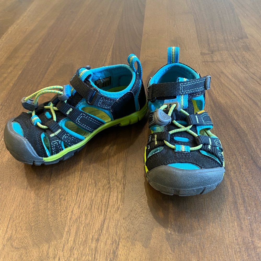 Keen Washable Sandals - Toddler size 8 - great condition
